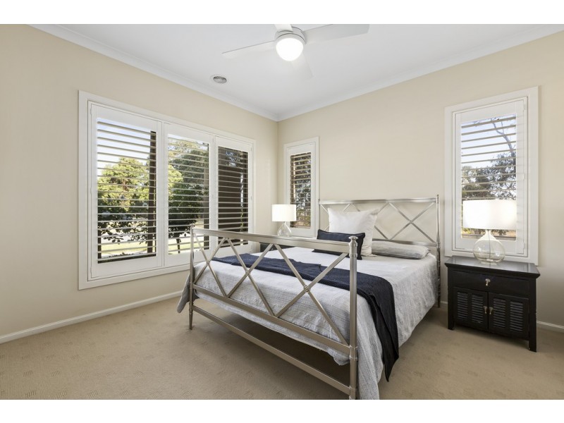 24 Georgetown Way, Officer VIC 3809