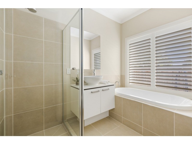 24 Georgetown Way, Officer VIC 3809