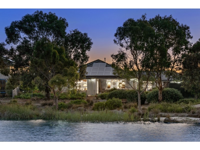 8 Mulga Lane, Waterways VIC 3195