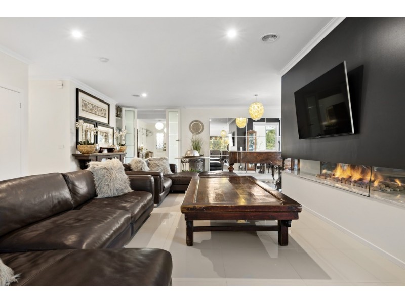 8 Mulga Lane, Waterways VIC 3195