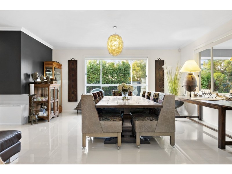 8 Mulga Lane, Waterways VIC 3195