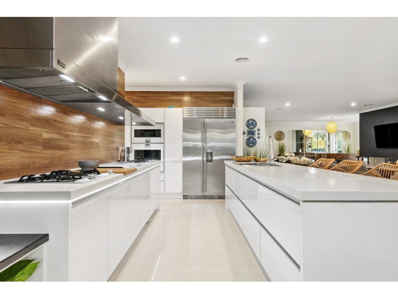 8 Mulga Lane, Waterways VIC 3195