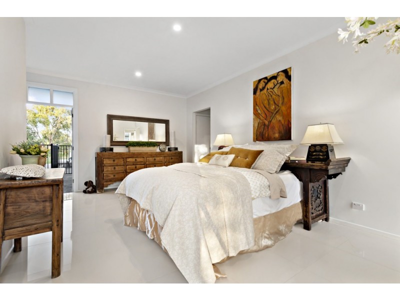 8 Mulga Lane, Waterways VIC 3195