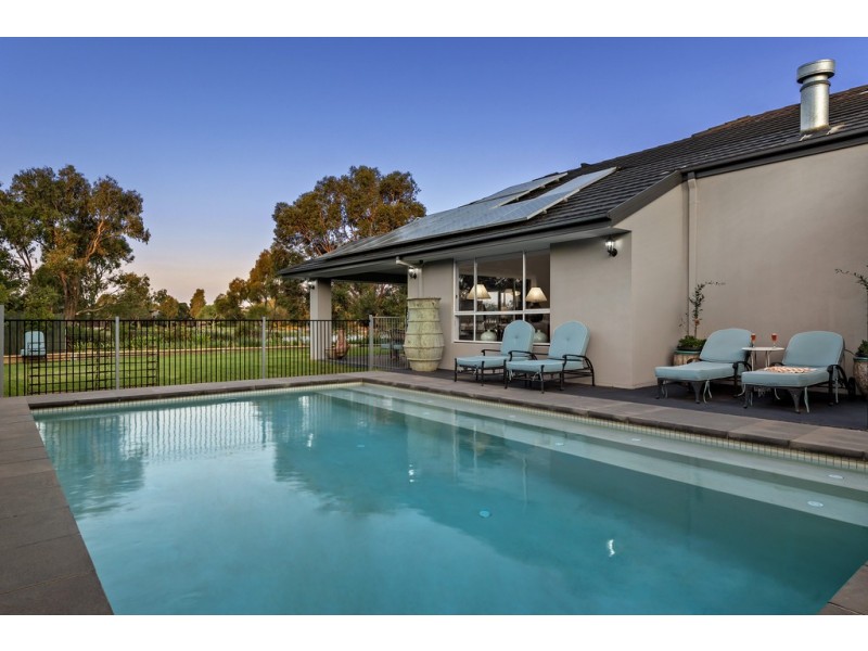 8 Mulga Lane, Waterways VIC 3195