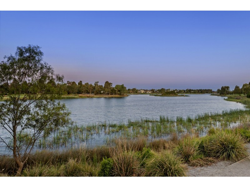 8 Mulga Lane, Waterways VIC 3195