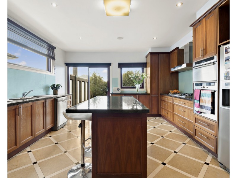 7 Island Point Avenue, Waterways VIC 3195