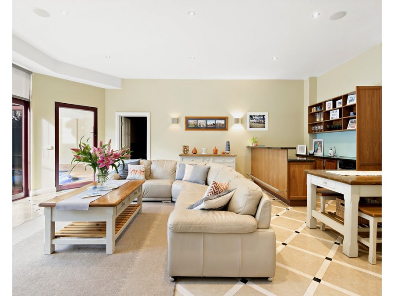 7 Island Point Avenue, Waterways VIC 3195