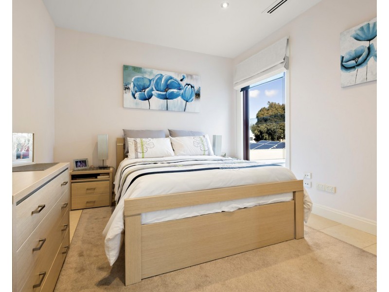 7 Island Point Avenue, Waterways VIC 3195