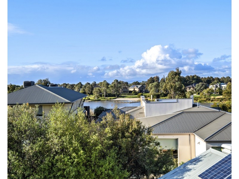 7 Island Point Avenue, Waterways VIC 3195