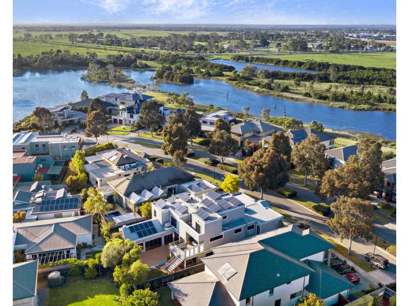 7 Island Point Avenue, Waterways VIC 3195