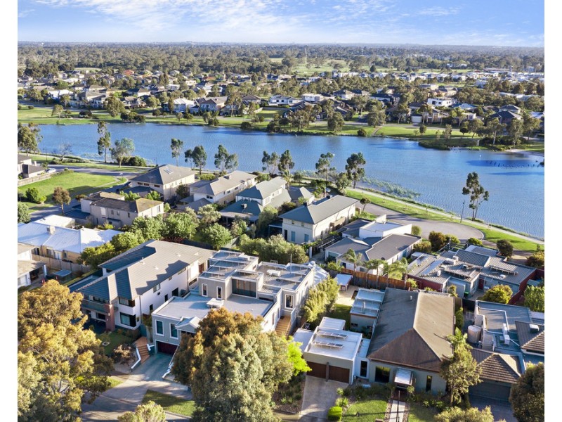 7 Island Point Avenue, Waterways VIC 3195