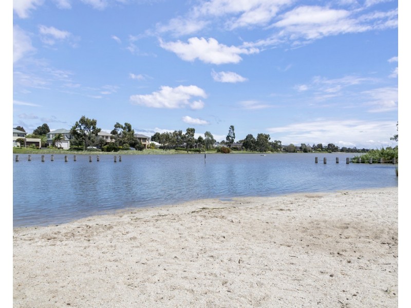7 Island Point Avenue, Waterways VIC 3195