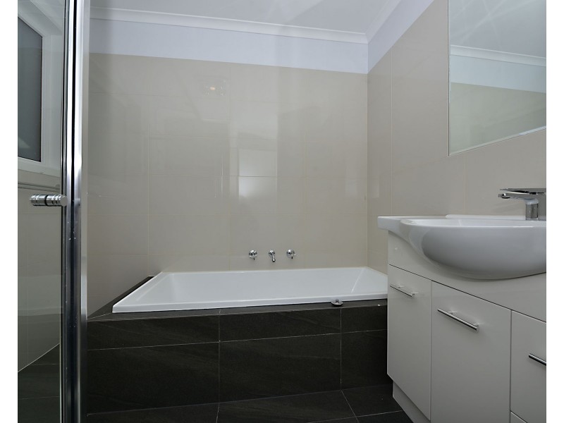 13 Lorenzo Way, Aspendale Gardens VIC 3195