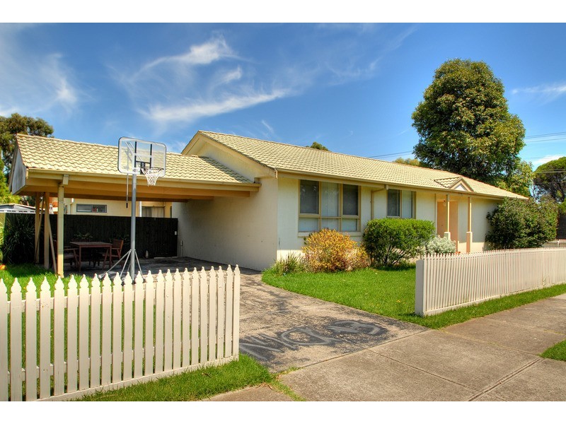 2 Emanuel Drive, Seaford VIC 3198