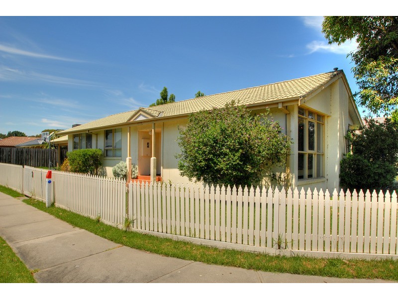 2 Emanuel Drive, Seaford VIC 3198