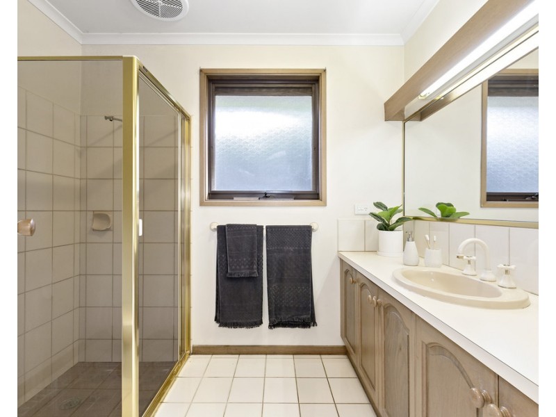 11 Trawalla Street, Aspendale Gardens VIC 3195