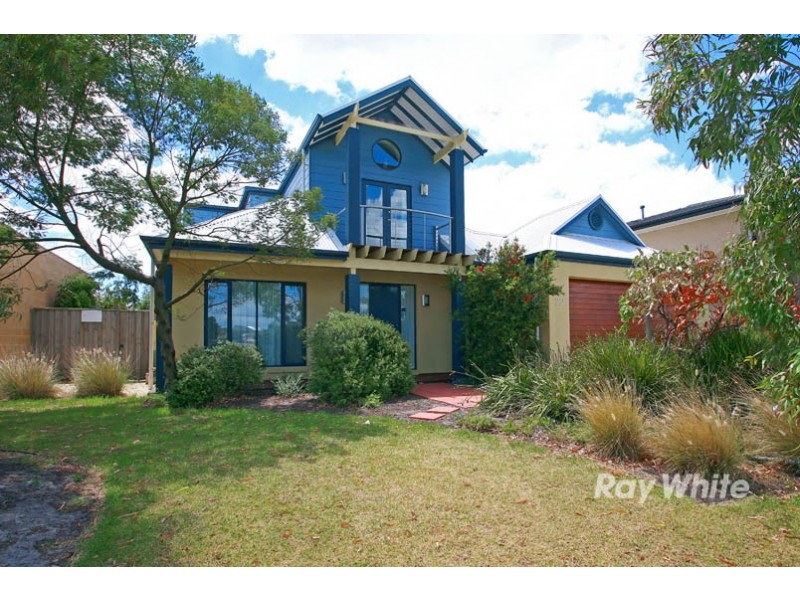 22 Waterside Drive, Waterways VIC 3195
