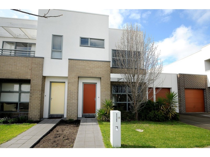 19 Paragon Way, Waterways VIC 3195