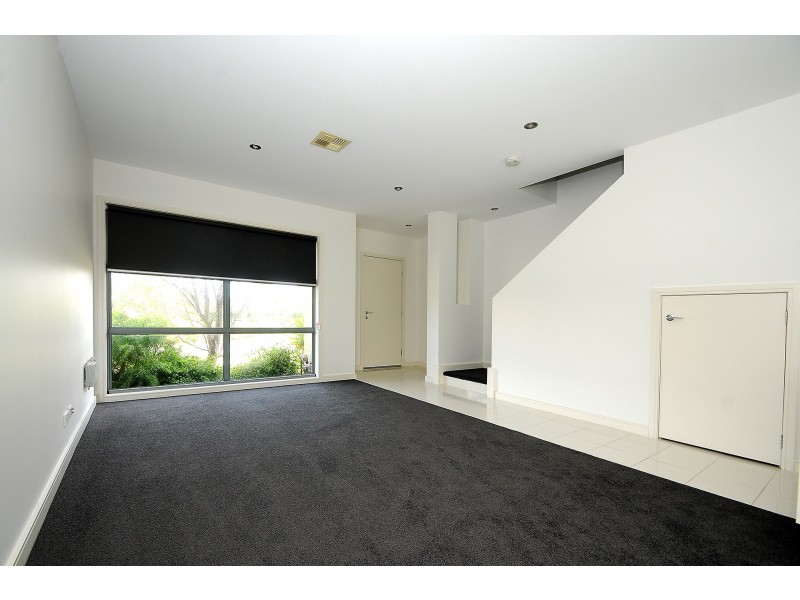 19 Paragon Way, Waterways VIC 3195