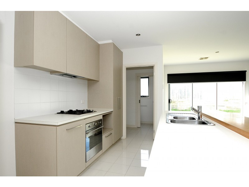 19 Paragon Way, Waterways VIC 3195