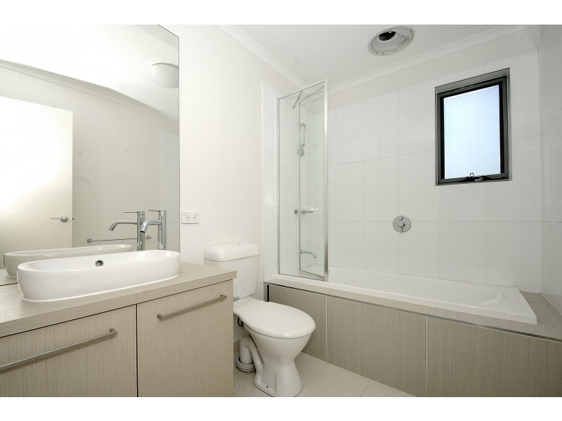 19 Paragon Way, Waterways VIC 3195