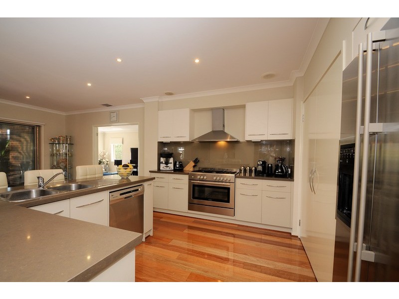 140 Lakeview Boulevard, Keysborough VIC 3173