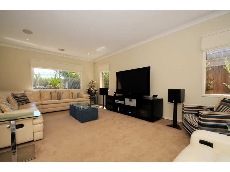 140 Lakeview Boulevard, Keysborough VIC 3173
