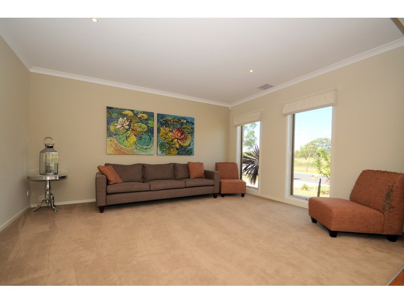 140 Lakeview Boulevard, Keysborough VIC 3173