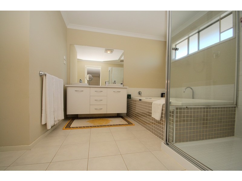 140 Lakeview Boulevard, Keysborough VIC 3173