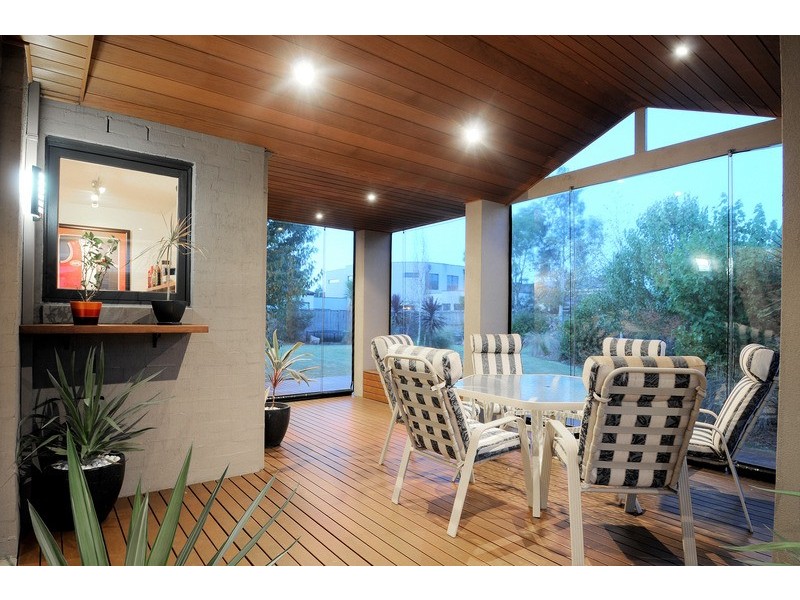 4 The Mews, Waterways VIC 3195