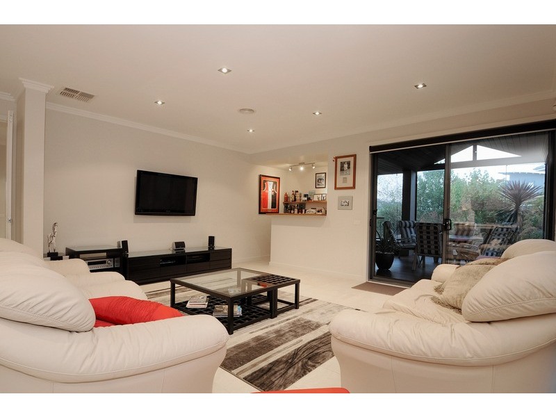 4 The Mews, Waterways VIC 3195