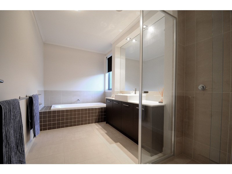 4 The Mews, Waterways VIC 3195