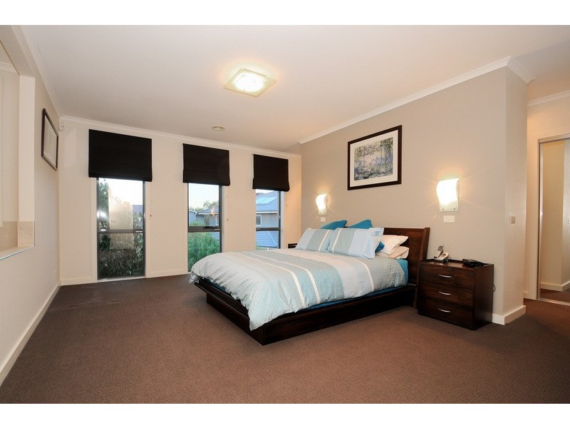 4 The Mews, Waterways VIC 3195