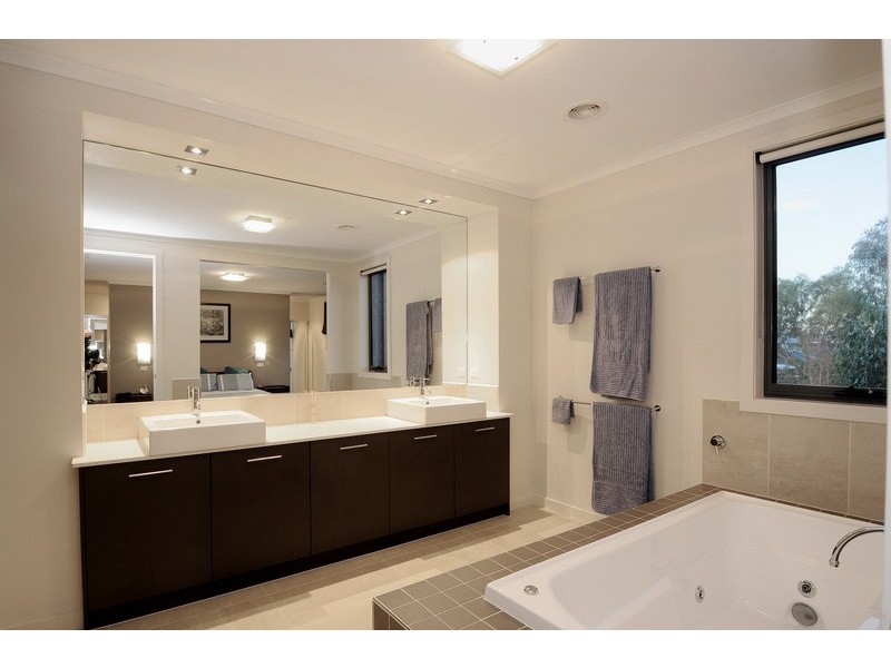 4 The Mews, Waterways VIC 3195