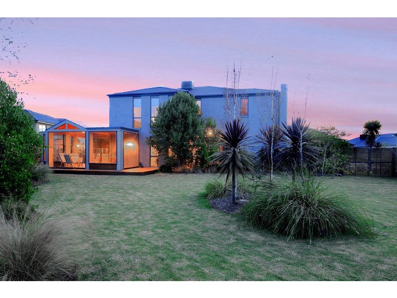 4 The Mews, Waterways VIC 3195