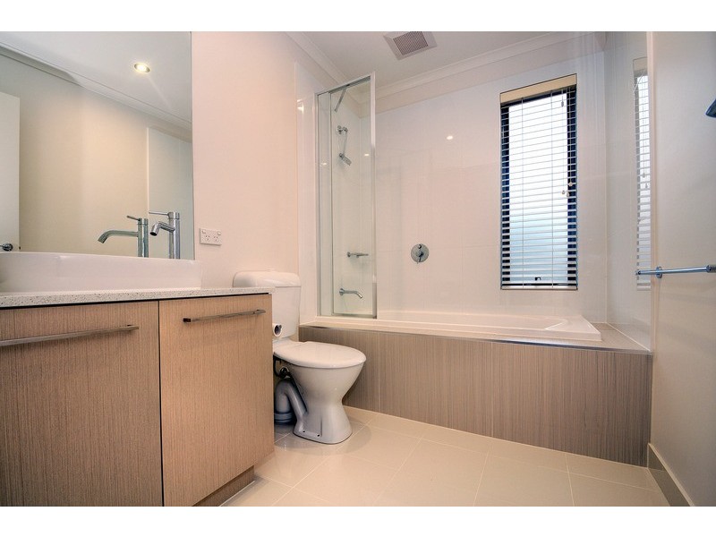 7 Ashberg Drive, Waterways VIC 3195