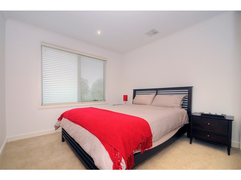 7 Ashberg Drive, Waterways VIC 3195