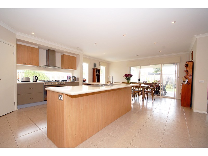 5 Observation Court, Waterways VIC 3195