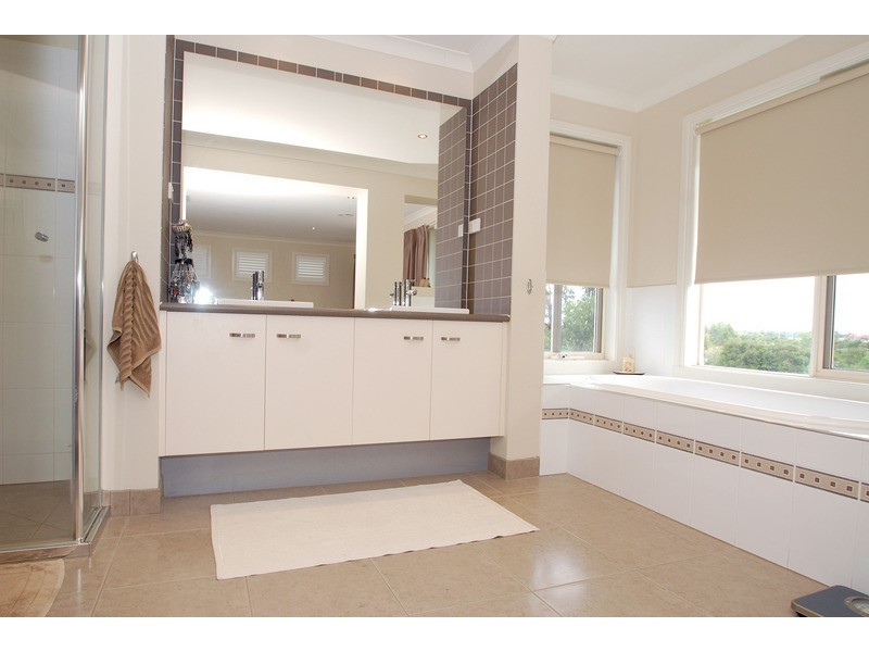 5 Observation Court, Waterways VIC 3195