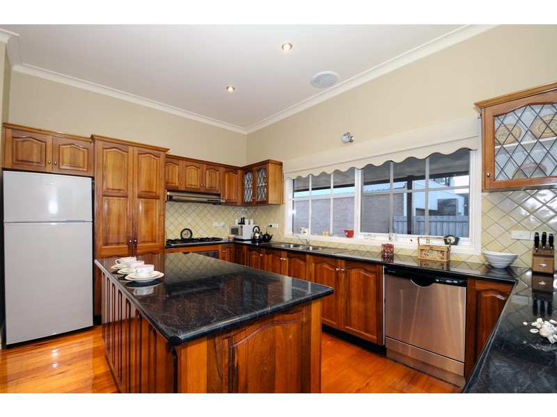 15 Ashmore Avenue, Mordialloc VIC 3195