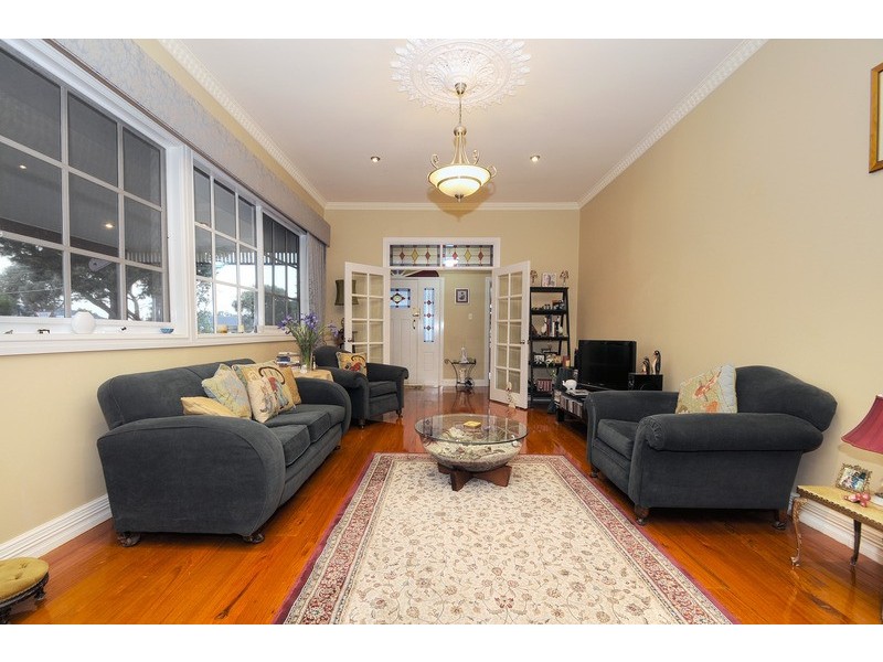 15 Ashmore Avenue, Mordialloc VIC 3195