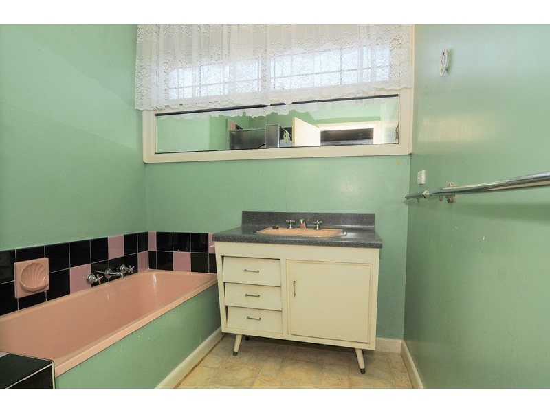 2 Eulinga Avenue, Aspendale VIC 3195