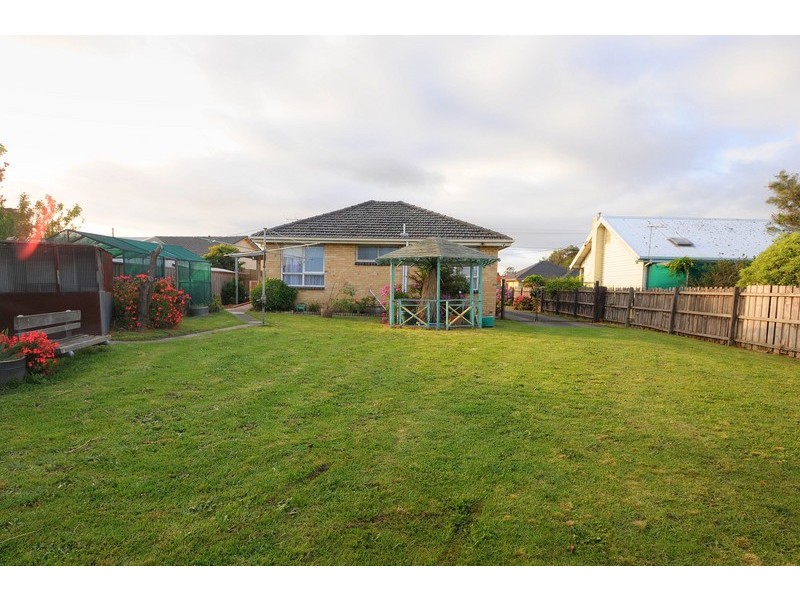 2 Eulinga Avenue, Aspendale VIC 3195
