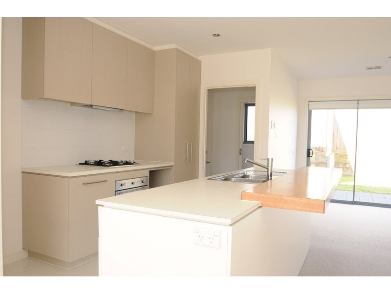 19 Paragon Way, Waterways VIC 3195