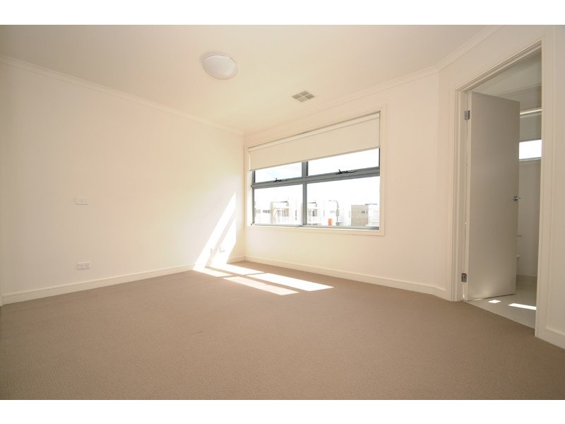 19 Paragon Way, Waterways VIC 3195