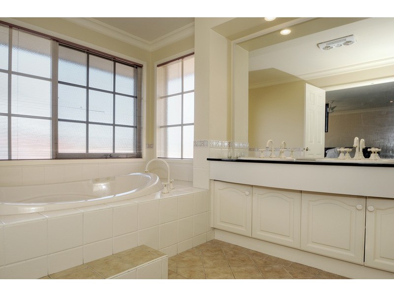 8 Reef Court, Aspendale Gardens VIC 3195