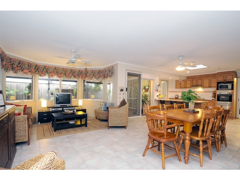 64 Branagan Drive, Aspendale Gardens VIC 3195