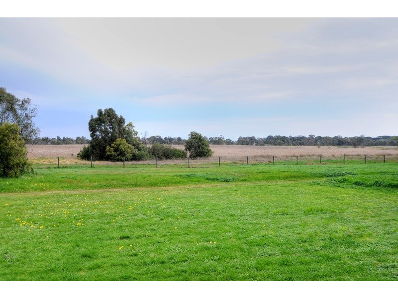 64 Branagan Drive, Aspendale Gardens VIC 3195