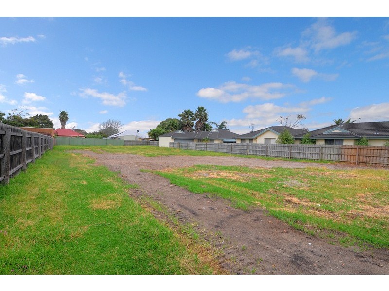 2/39 Embankment Grove, Chelsea VIC 3196