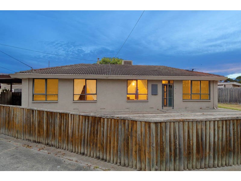 12 Connewarra Ave, Aspendale VIC 3195